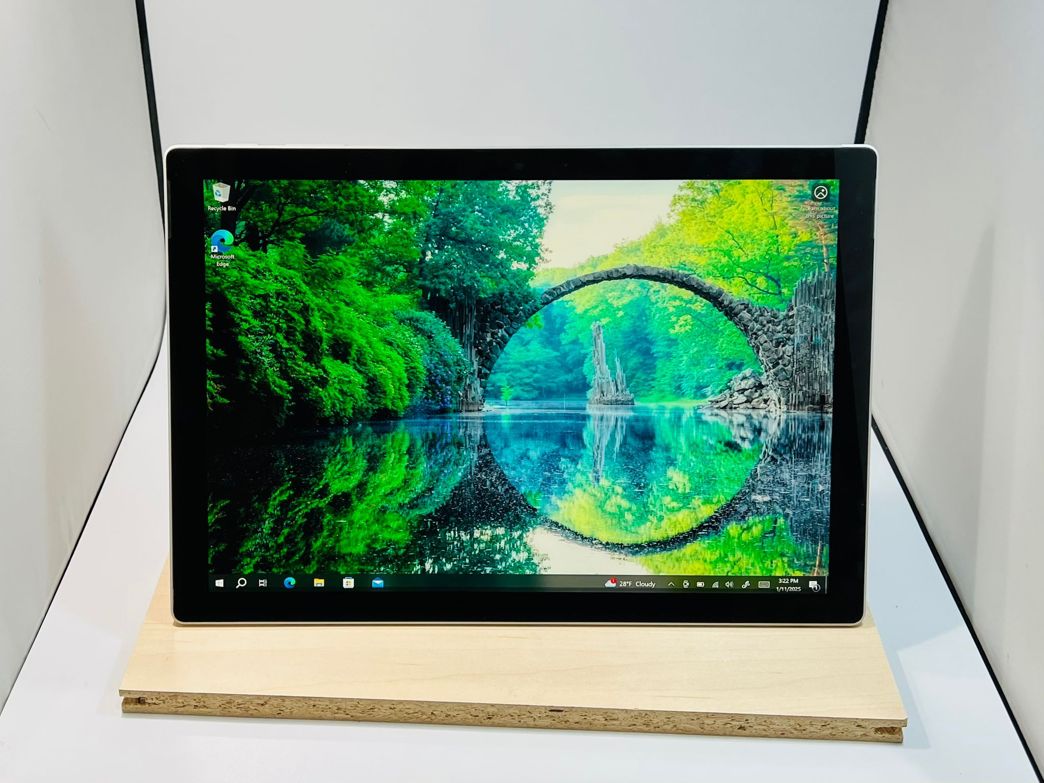 Microsoft Surface Pro 5 Core i5-7300u 2.71Ghz 8GB 256GB Laptop//Tablet Windows 10 Pro
