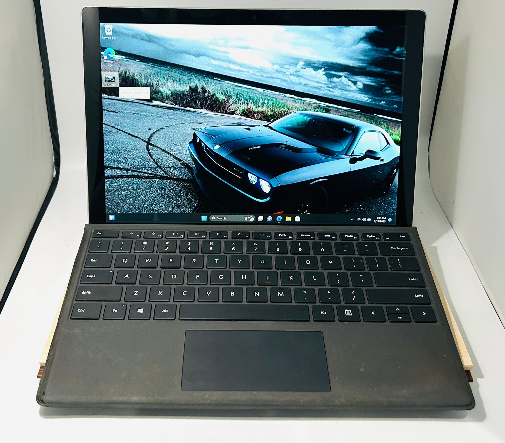 新品同様Microsoft Surface Pro 5 i7-7660U microsoft-surface-pro-5-intel-