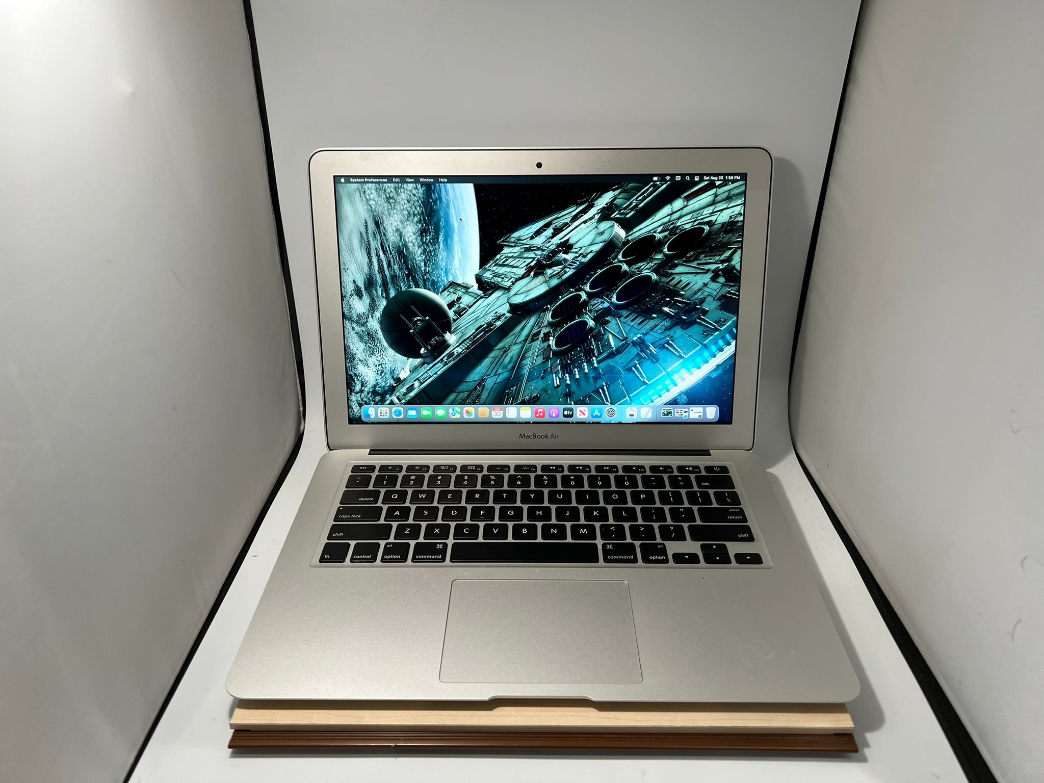 Apple Macbook Air 13” 2017 Core i5 8GB 256GB SSD OS Monterey