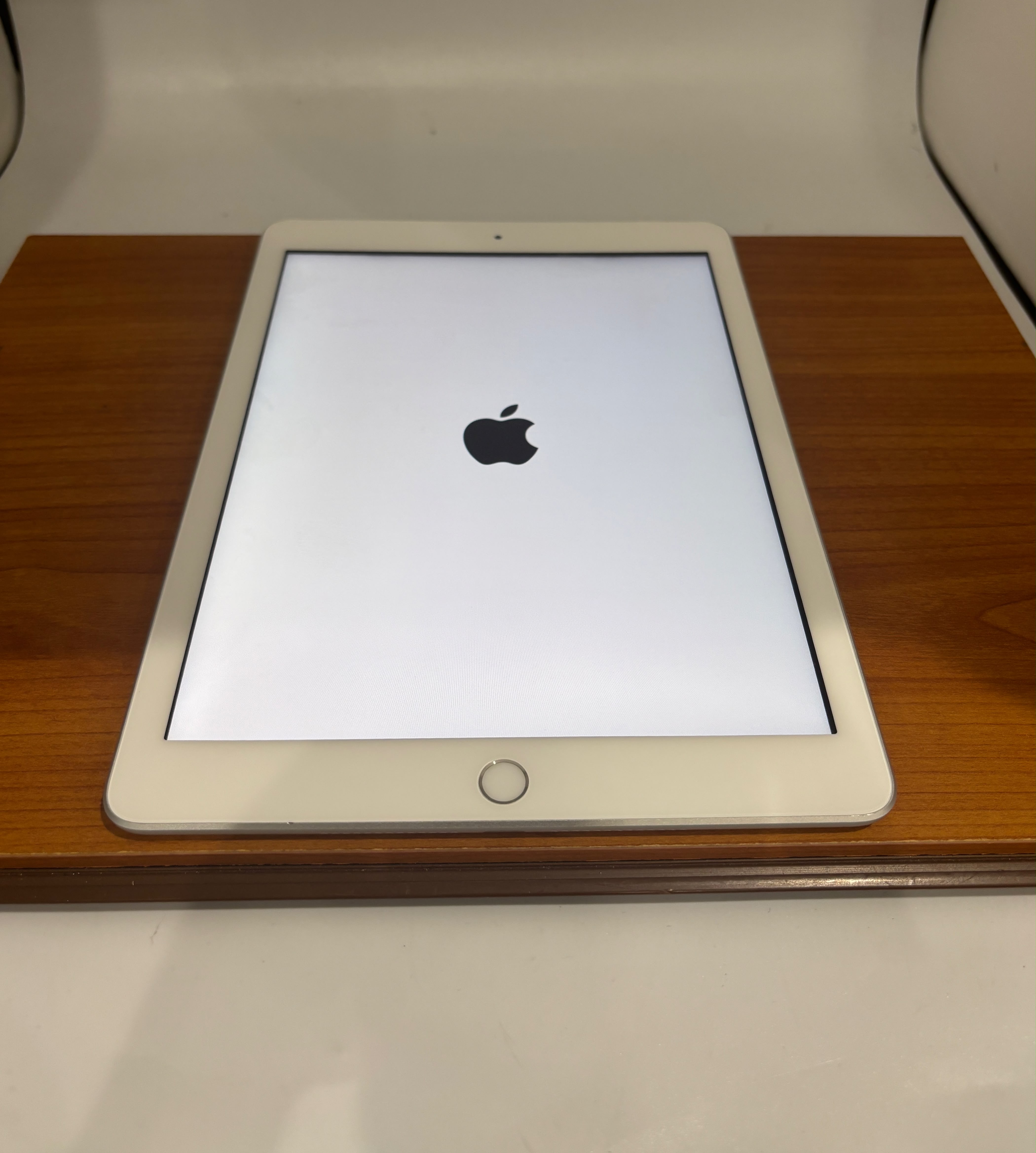 Apple Ipad 5 32GB CELLULAR Fully Functional - TechStreetUSA