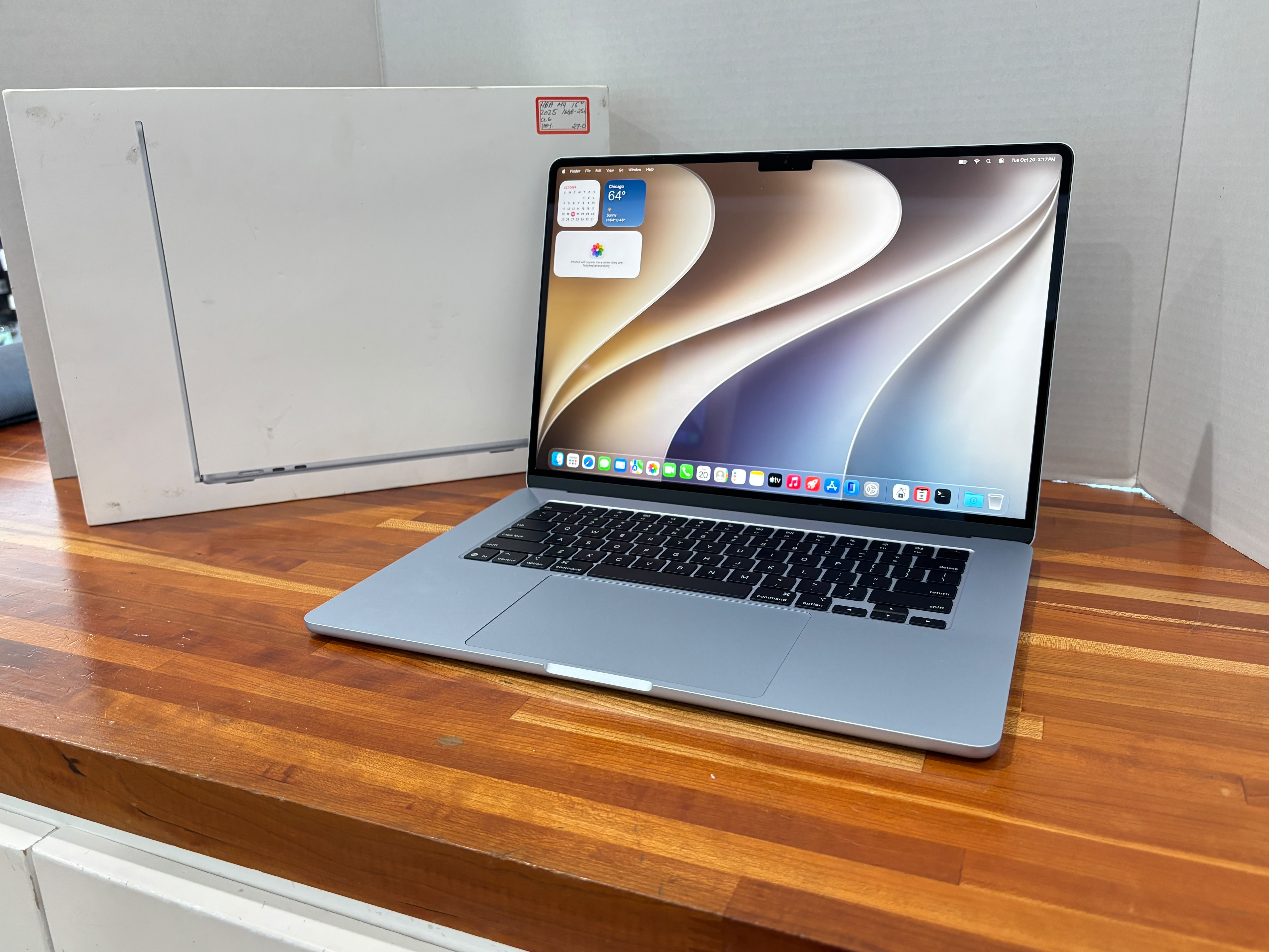 Apple MacBook AIR 15” 2025 M4 16GB 256GB -Like New warranty till 03/2026