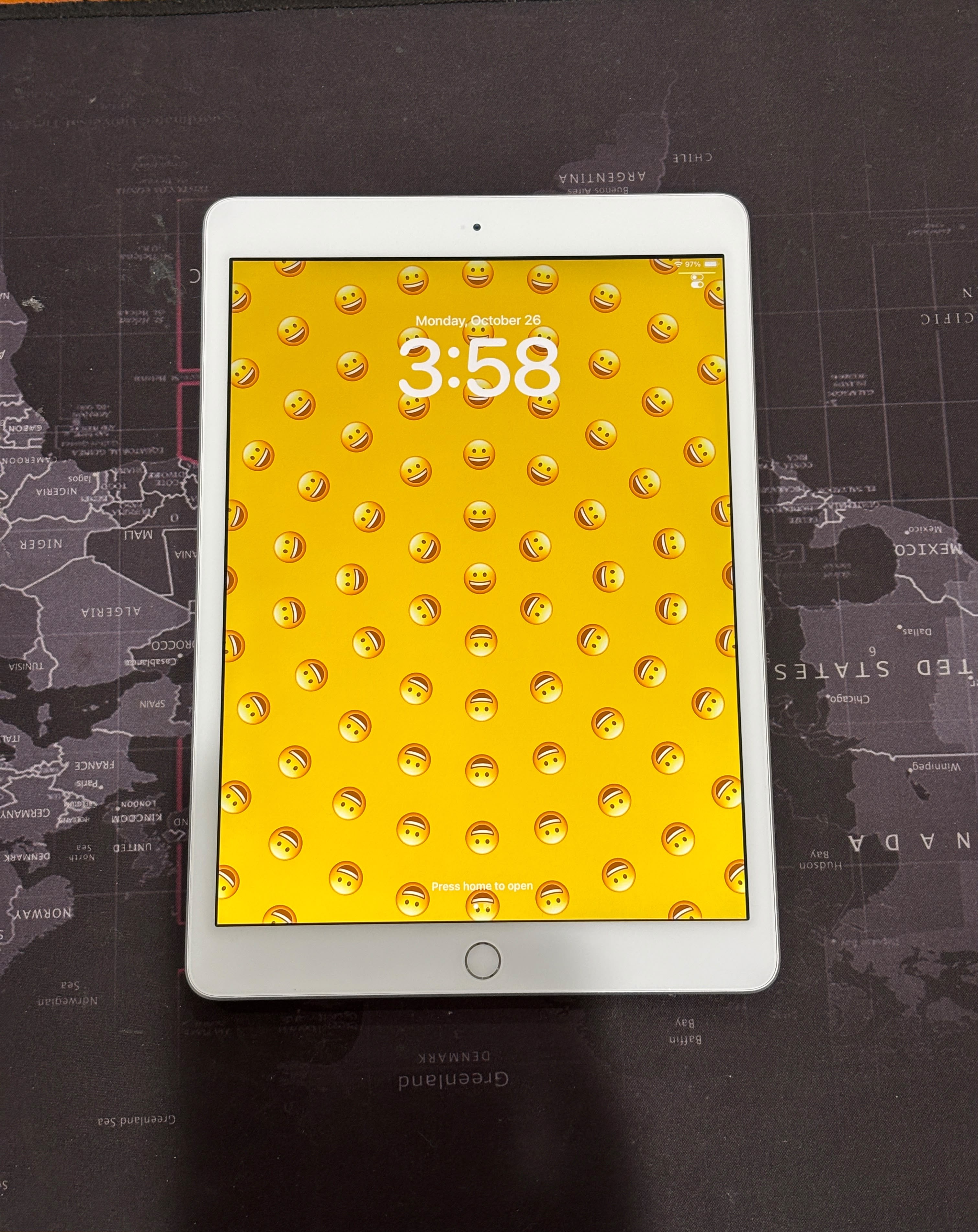 Ipad 7 32GB 10.2” iOS 18 -Read Description